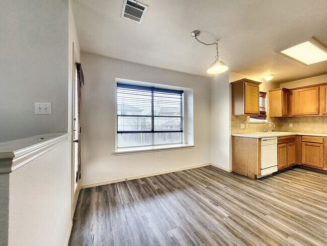 Building Photo - Inviting 3BR/2.5BA with Spacious Bedrooms & Great Outdoor Space