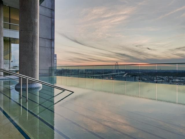 Building Photo - 2430 Victory Park Ln