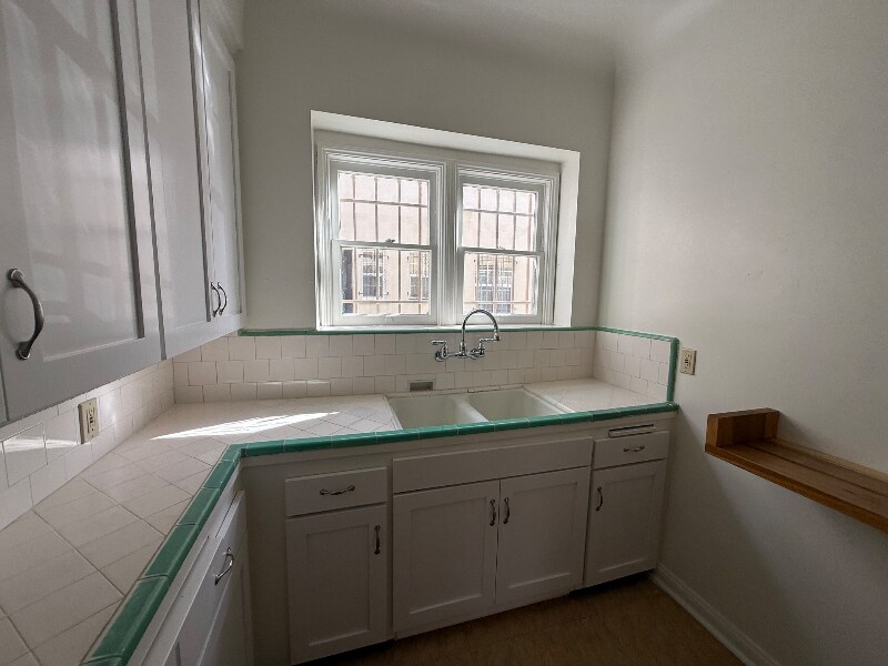 Building Photo - 1062 Masselin Ave