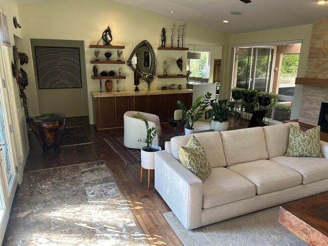 Building Photo - 49105 Casa Del Rio