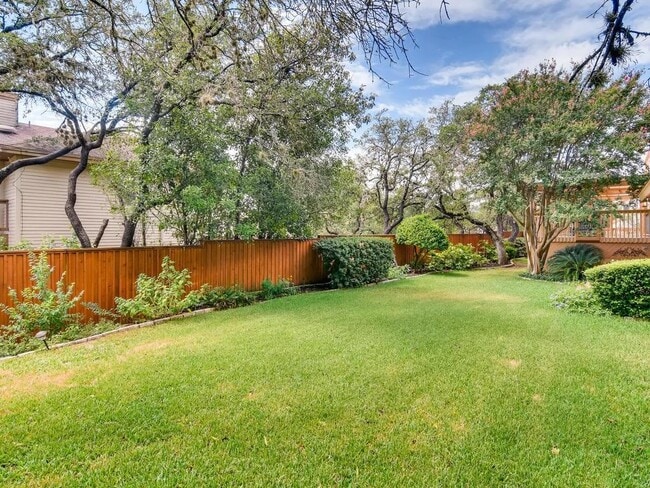 Building Photo - 1713 Bay Hill Dr