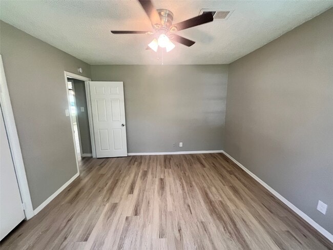 Building Photo - 2502 N Houston Dr