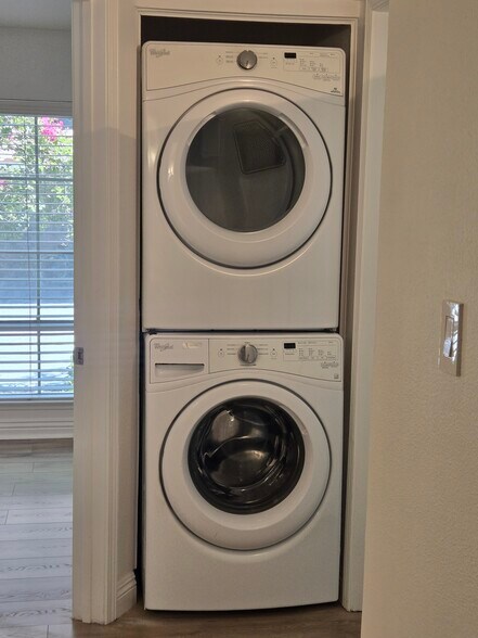 Building Photo - 4201 Las Virgenes Rd