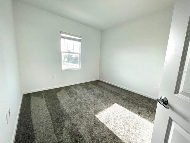 Building Photo - 6231 Lakepine St