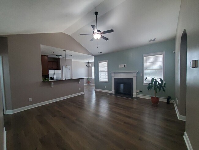 Building Photo - 2244 Lakedale Dr