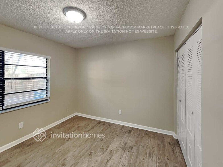 Building Photo - 11301 Hollyglen Dr