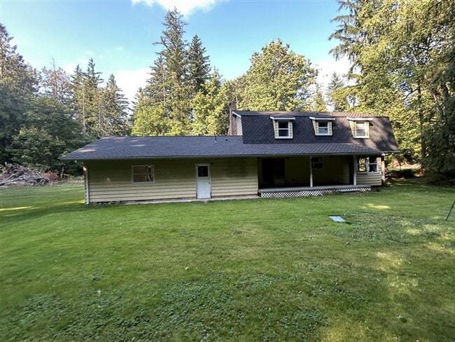 Building Photo - Three Bedroom House for Rent with Large Yard