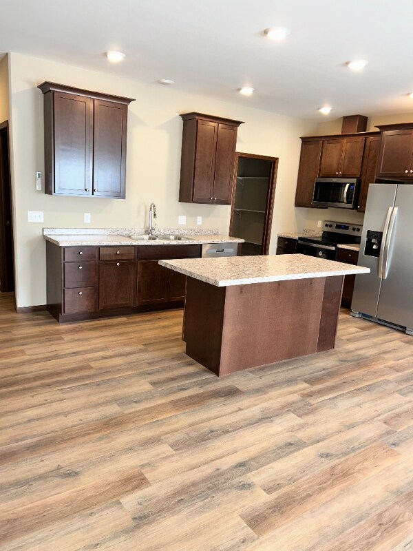 Building Photo - 3619 Doolittle Dr