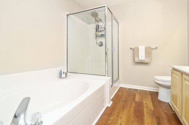 Building Photo - 5304 Summer Crescent