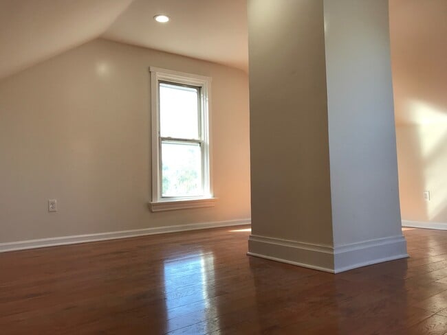 Building Photo - Beautiful Single Family Home in Highland Park