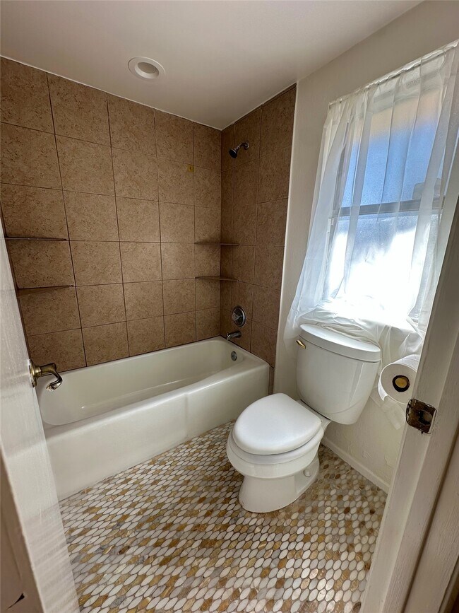 Building Photo - 17511 Possums Run Dr