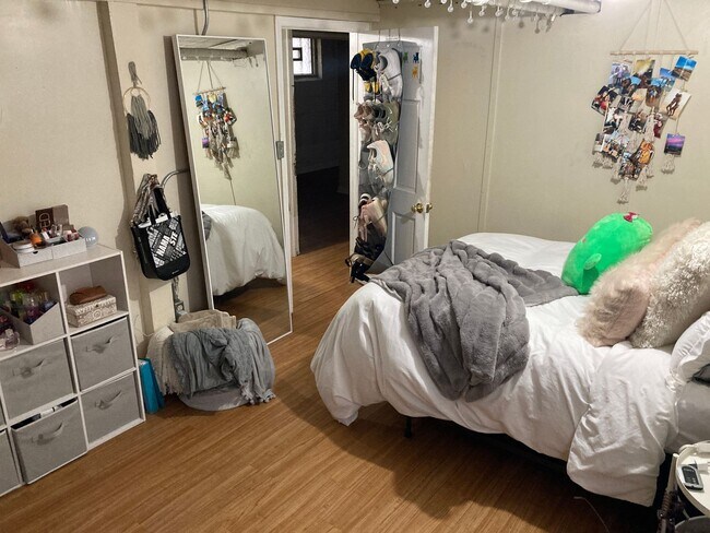 Building Photo - 2937 N Frederick Ave