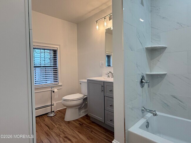 Building Photo - 304 Lareine Ave