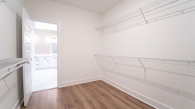 Building Photo - Stunning Like-New 4-Bedroom Home Just Minutes from Fort Stewart