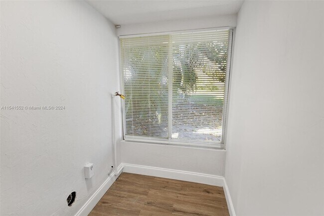 Building Photo - 101 Jasmine Ct