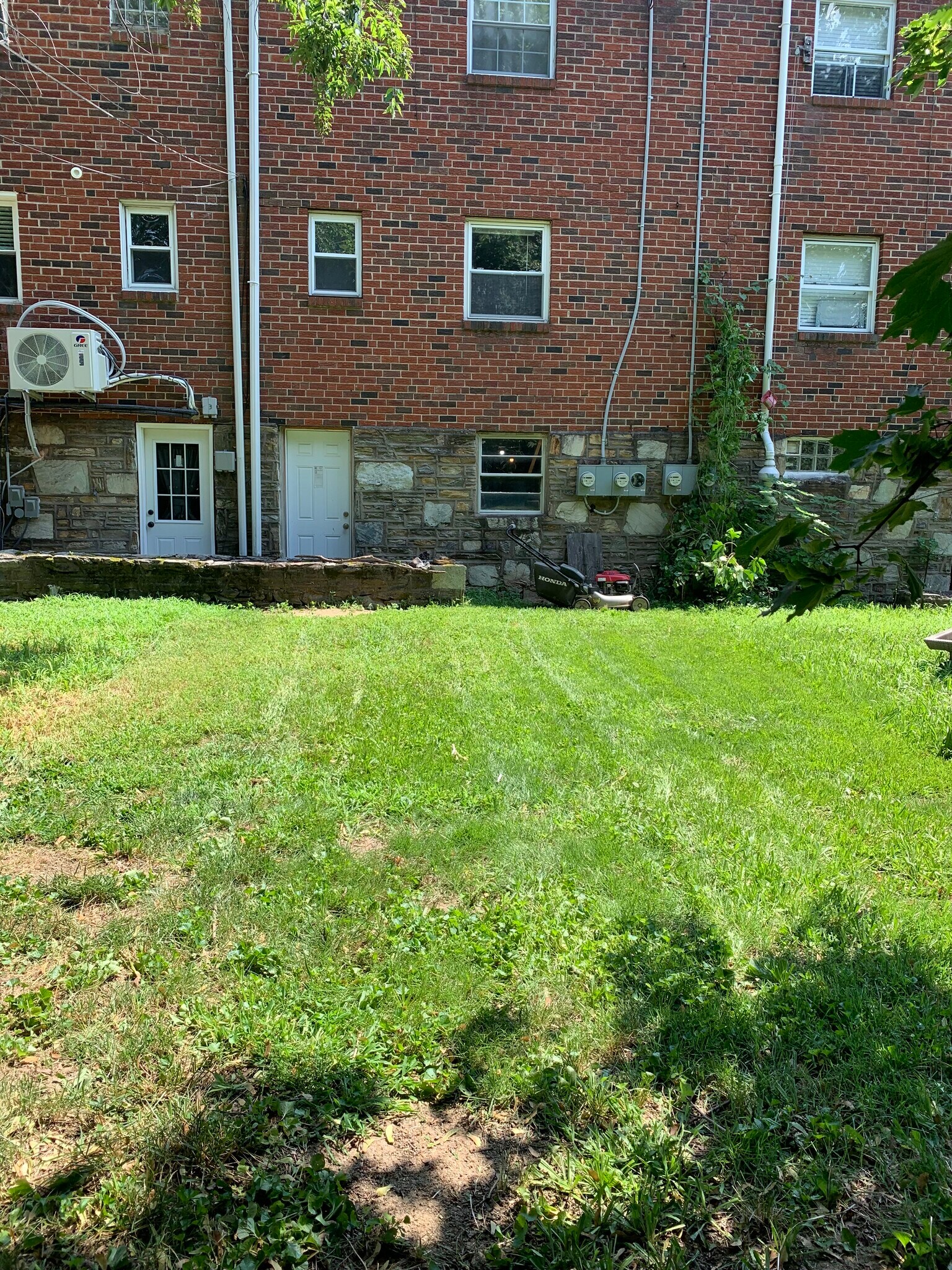 Building Photo - 366 Ripka St