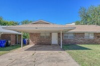 Building Photo - Spacious Two Bedroom Duplex near OU!
