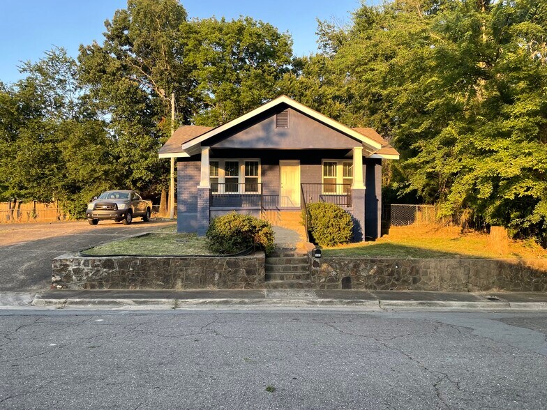 Primary Photo - 111 Main St