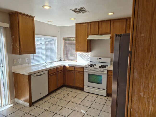 Building Photo - 812 Bow Creek Ln