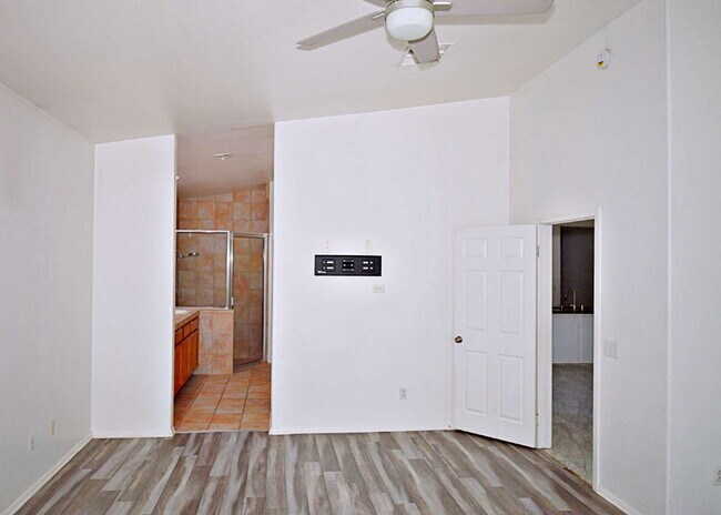 Building Photo - 5/3 Stunner in Cathedral City