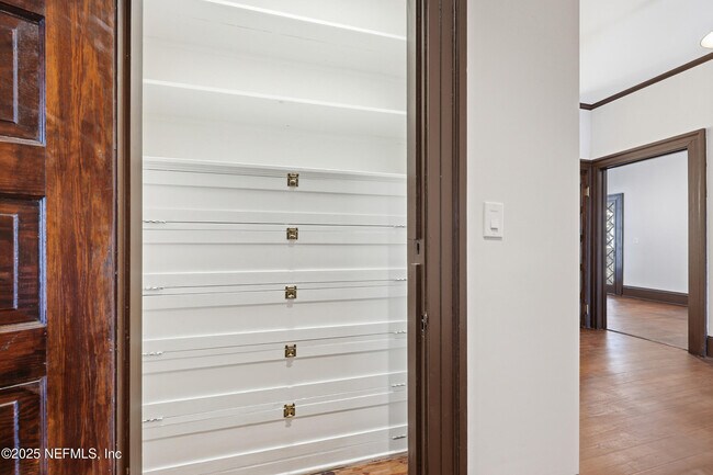 Building Photo - 2979 St Johns Ave