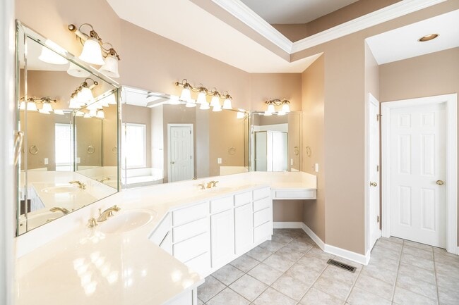 Building Photo - 150 Stonebrook Ln