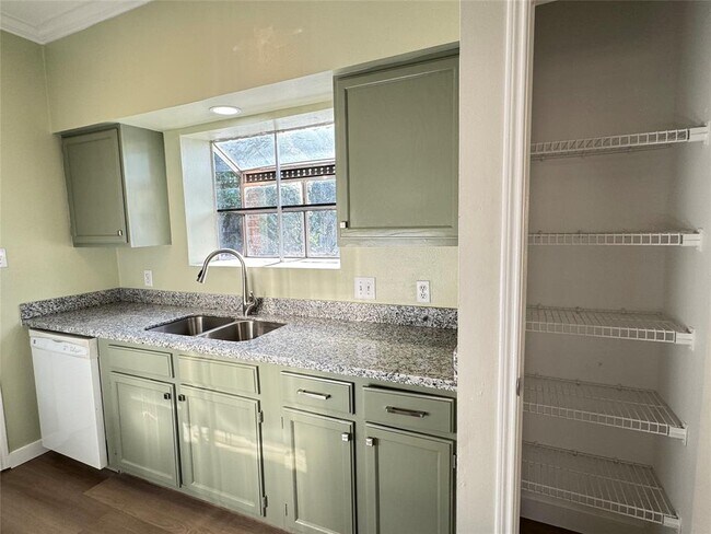 Building Photo - 6500 Harbor Town Dr