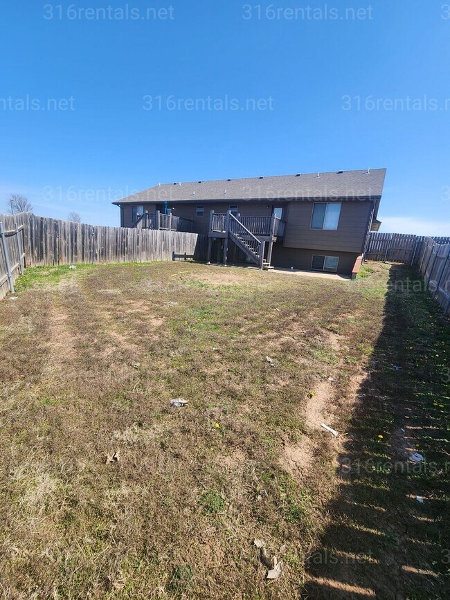 Building Photo - $1,850- 4 bedroom / 3 bathrooms - Beautiful and Large Home! *COMING SOON*
