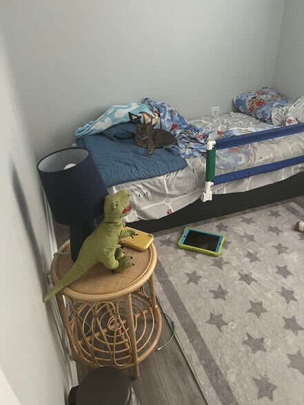 Building Photo - 19 Maple St