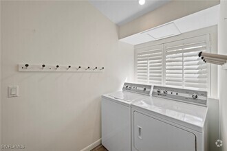 Building Photo - 27002 Oakwood Lake Dr