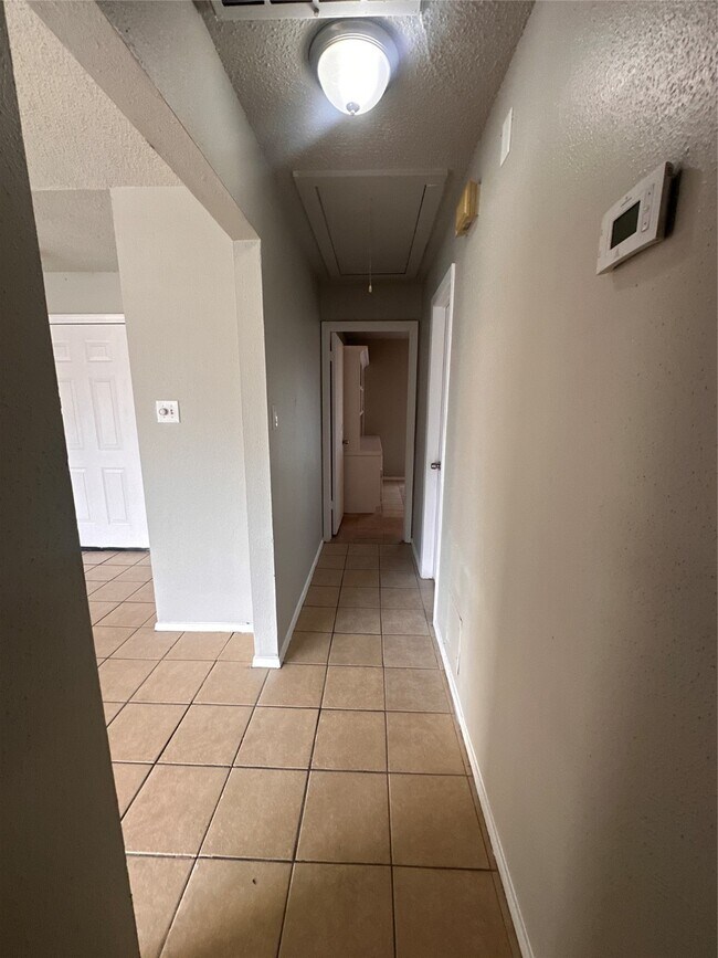 Building Photo - 7207 Caracas Dr