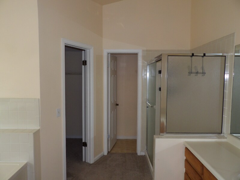 Building Photo - 3830 Gingham Way