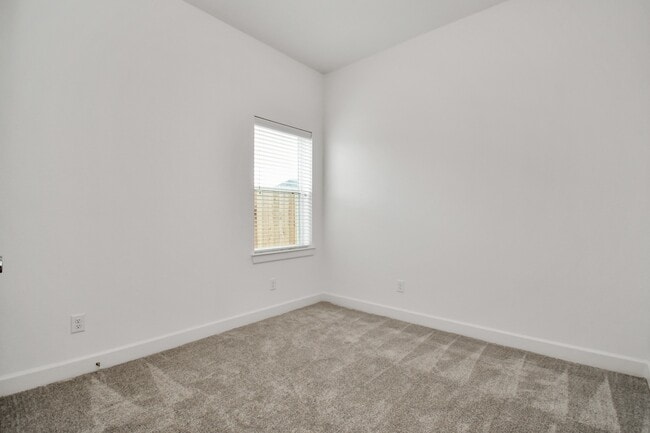 Building Photo - 211 Amaranth Wy