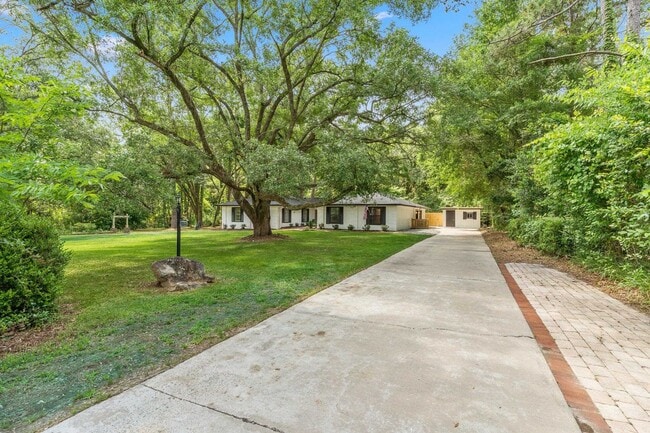 Building Photo - 3333 Meadow Hill Rd