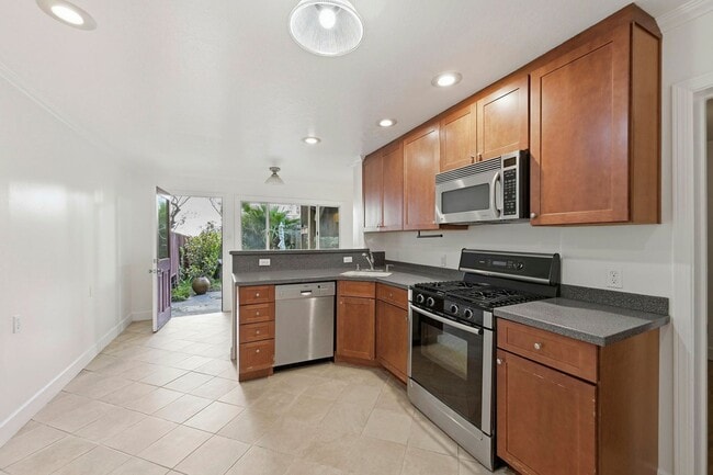 Building Photo - Charming Two Bedroom Condo in Dolores Heights - Please Contact for Showing Availability!