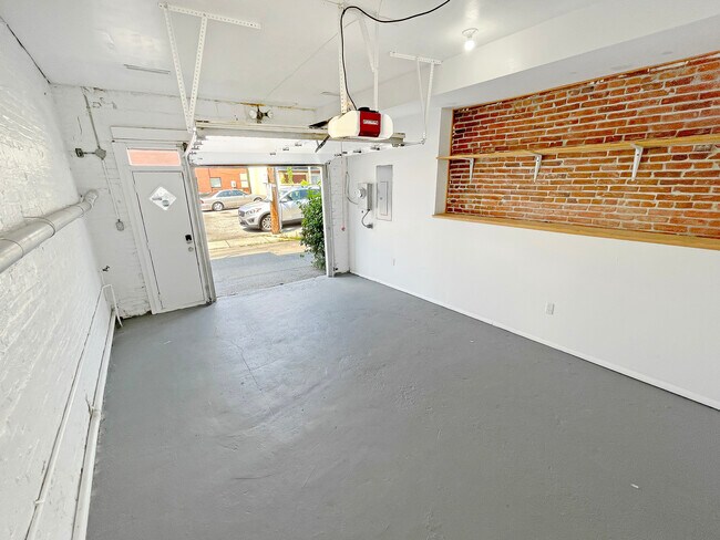 Building Photo - 1135 Olive St