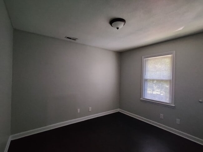 Building Photo - 2 Bedroom Near Downtown Charlotte