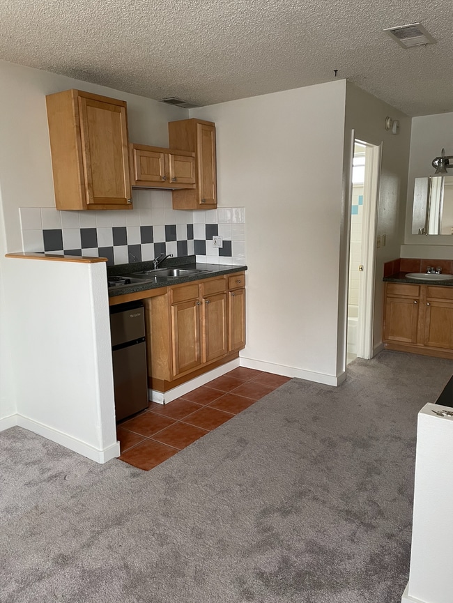 Building Photo - 2295 Goss Cir E