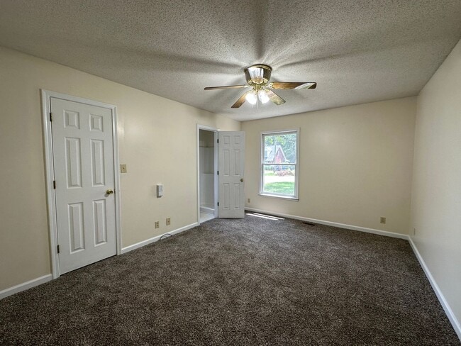 Building Photo - 3 Bedroom Pet Friendly Home for Rent!