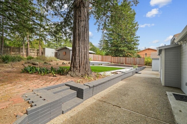 Building Photo - 789 Cañada Rd