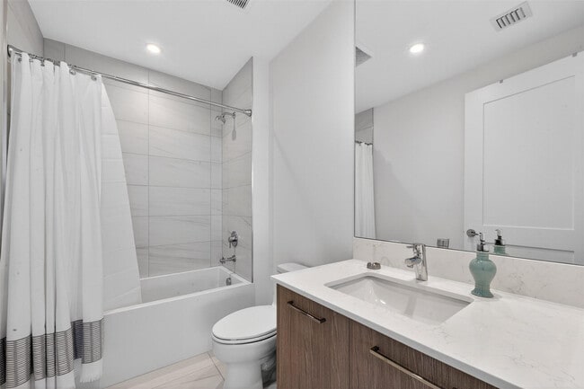 Building Photo - 153 N Seabreeze Blvd