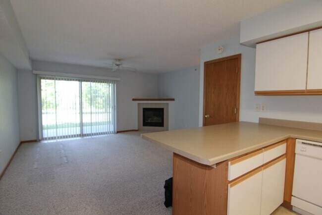 Building Photo - 2 Bedroom 1 Bath Condo in North Liberty!