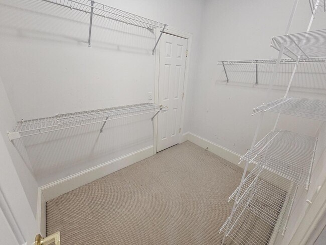 Building Photo - 19 Wildeoak Ct