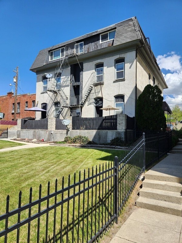 Building Photo - 409 E 1st Ave