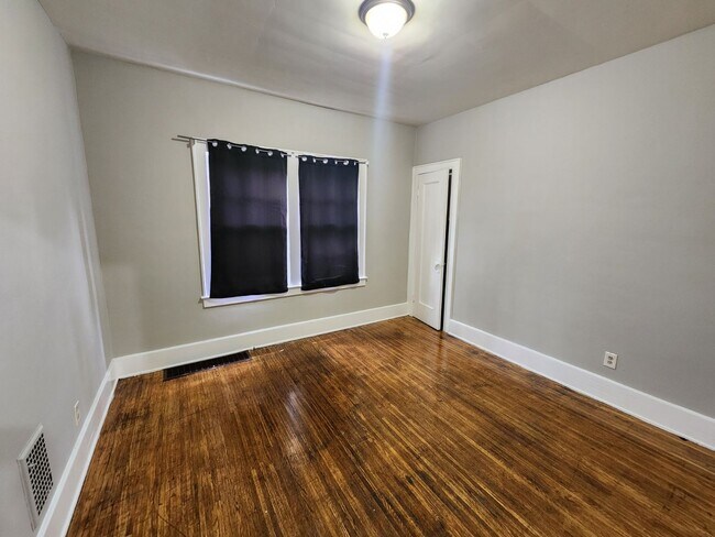 Building Photo - 154-156 Avenue D