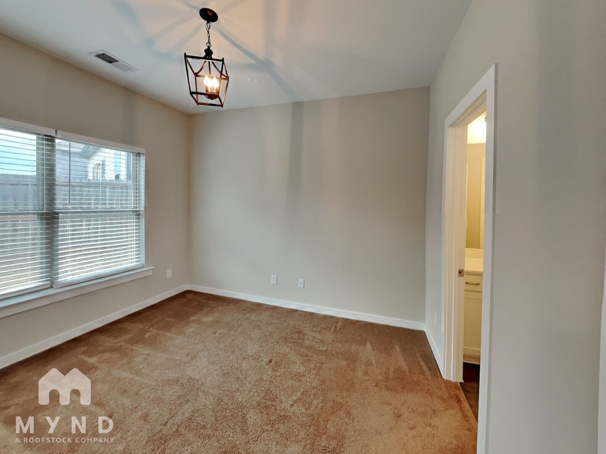 Building Photo - 176 Park Dr N