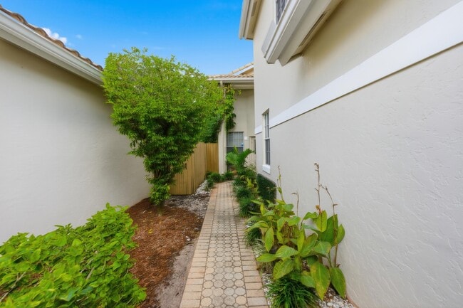 Building Photo - 2495 NW 66th Dr