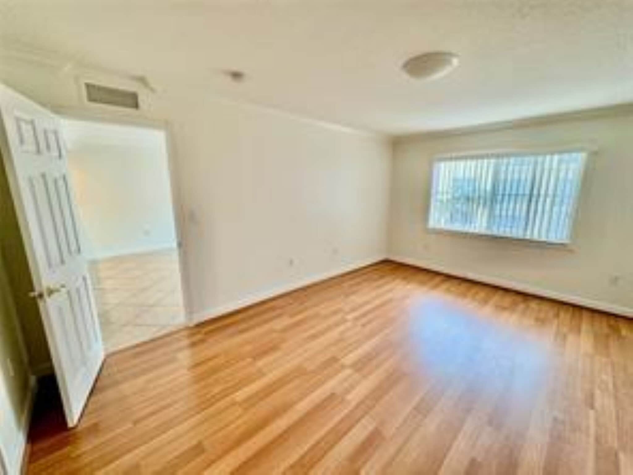 Building Photo - 151 NE 16th Ave