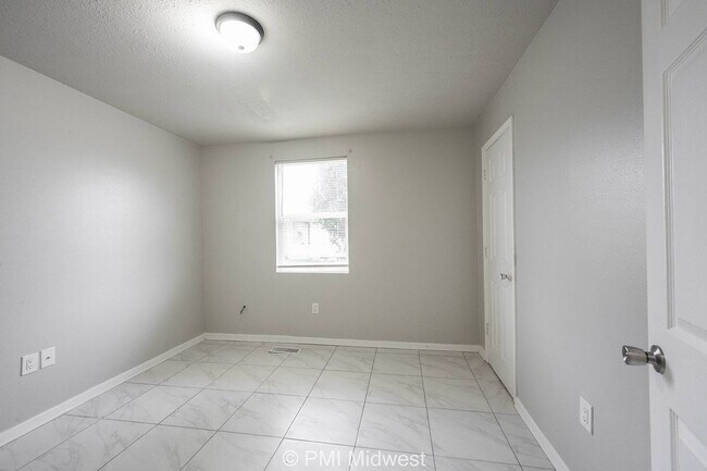 Building Photo - "Charming 2-Bedroom Retreat in Indianapoli...