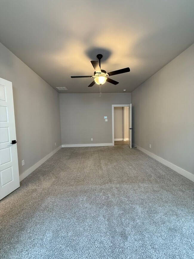 Building Photo - 3/2/2 GODLEY ISD - CUSTOM Upgrades Pets Welcome Commuter Friendly